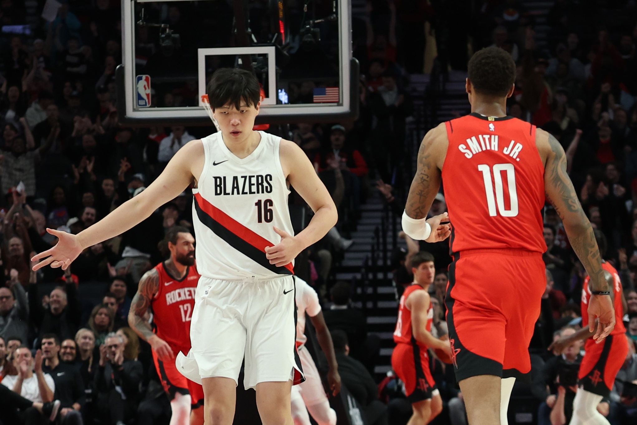 半岛体育官网-杨毅：中国球员比较内敛 在美国必须短时间内站稳位置 否则没戏