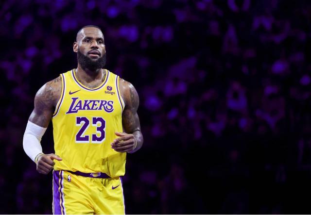 半岛体育官网-詹姆斯谈两队罚球悬殊：他们犯规了 我们没有犯规