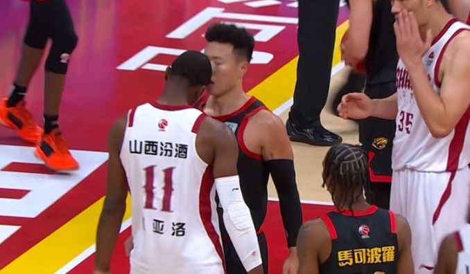 半岛体育app-主帅被驱逐+2分钟7T！山西遭深圳终结3连胜 贺希宁23分